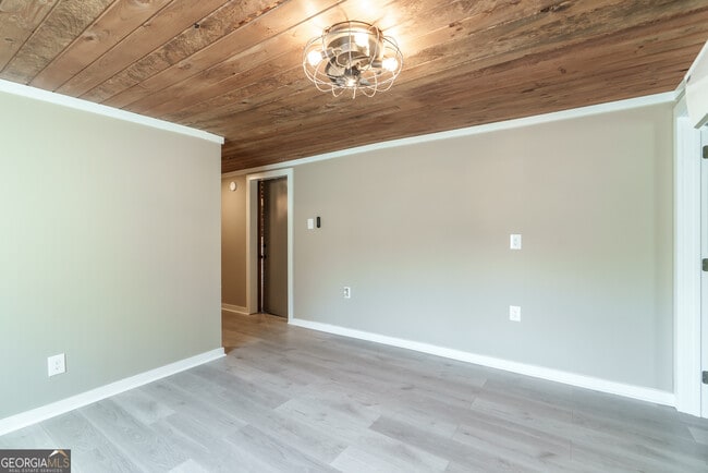 Building Photo - 1121 Prospect Rd