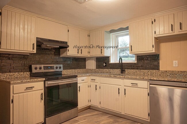 Building Photo - 3 BR Single Family Home In Country Setting
