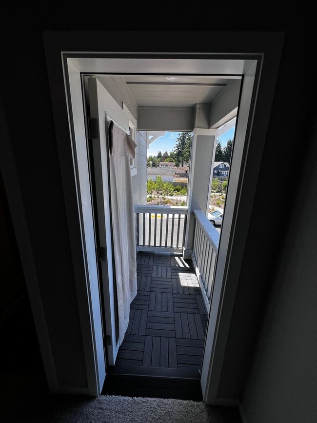 Building Photo - Spacious 4-Bedroom Townhome with Loft, Che...
