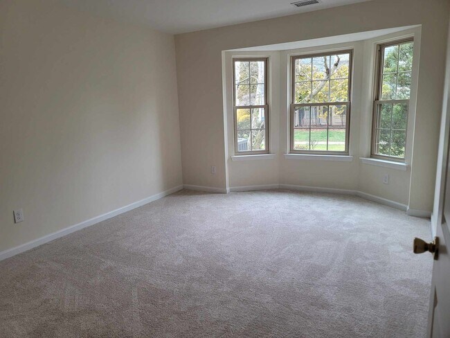 Building Photo - 27 Lear Ct