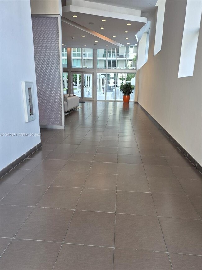 Building Photo - 1111 SW 1st Ave