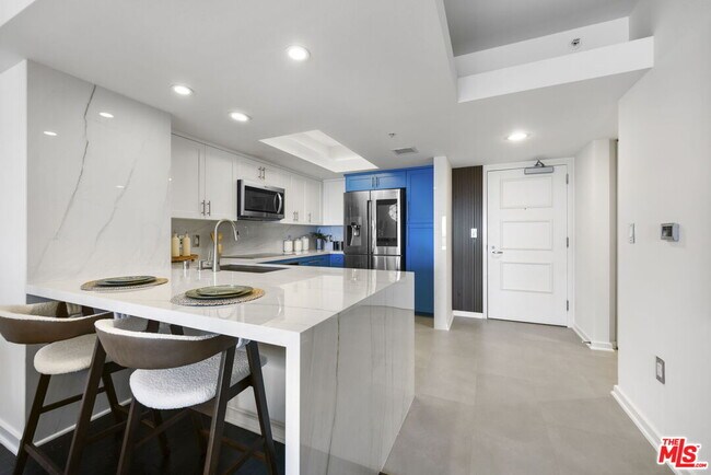 Primary Photo - 13700 Marina Pointe Dr
