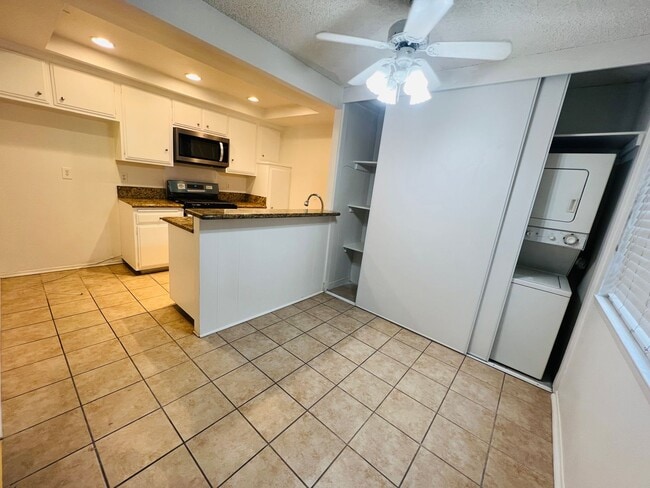 Building Photo - Whittier 2 bedrooms 2 bathrooms