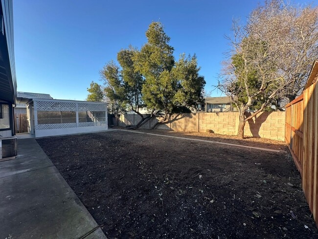 Building Photo - Move In Ready 3 Bedroom!