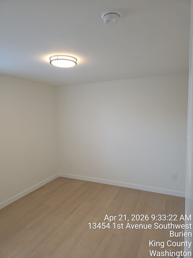 Building Photo - Burien Newly remodeled home - 3 bedrooms 2 bathrooms - A must see - available NOW