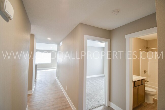 Building Photo - 3 Bedroom, 2 Bathroom Single Family Ranch with 2-Car attached garage