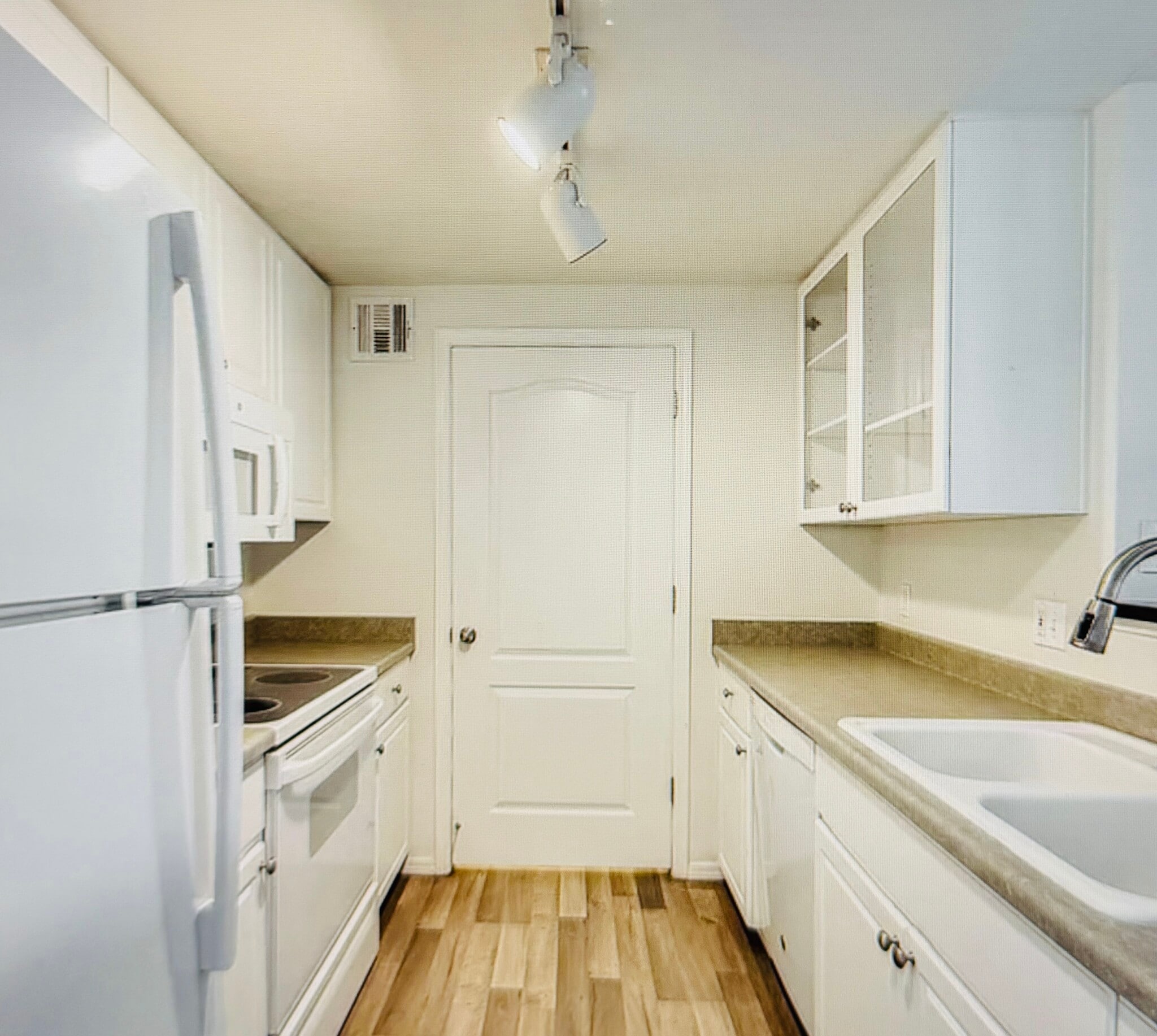 Kitchen Up Close - 1701 E Colter St