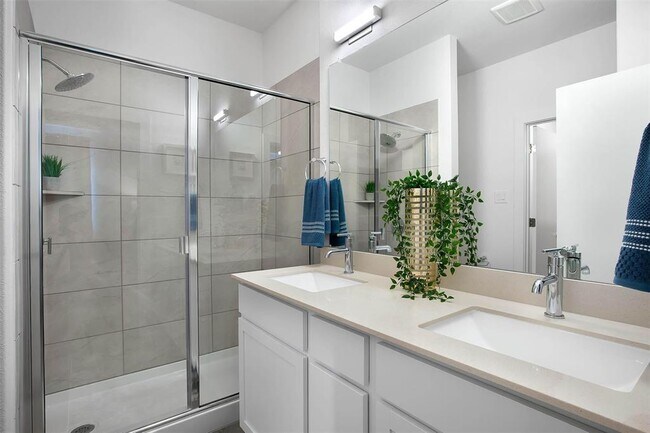 Building Photo - 445 Leo Ln