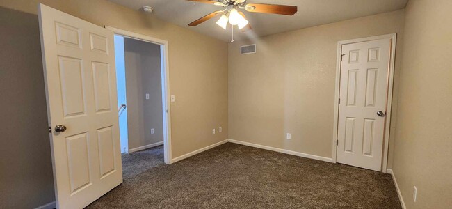 Building Photo - Spacious Town House for Rent