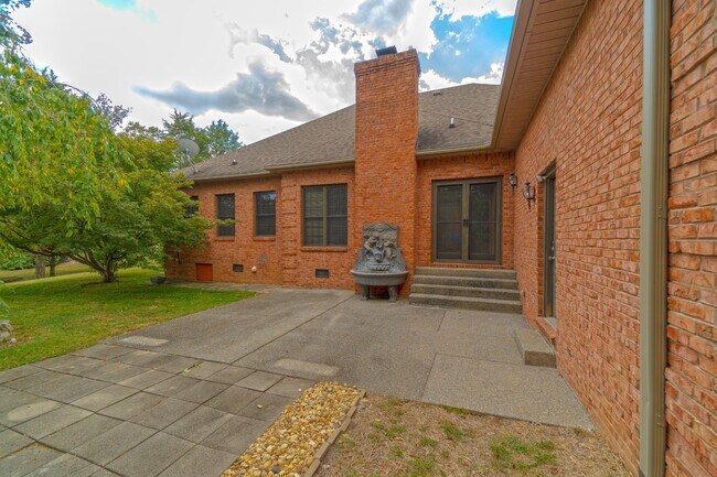 Building Photo - 107 Geers Ct