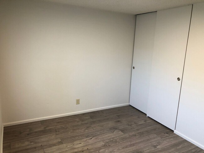 Building Photo - Updated 2 bed 1 bath dulpex in Eugene!