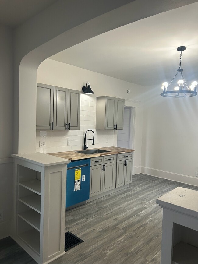 Building Photo - 54 Riley St