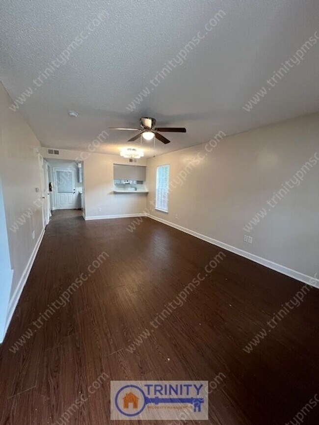 Building Photo - Cute TWO STORY Town Home!