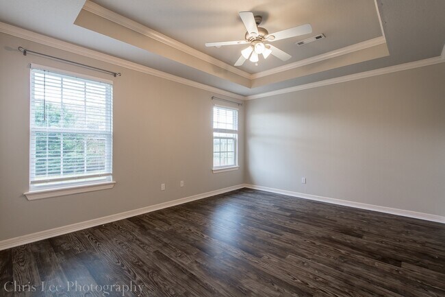 Building Photo - Spacious 3 Bedroom Home on Corner Lot! Must See!