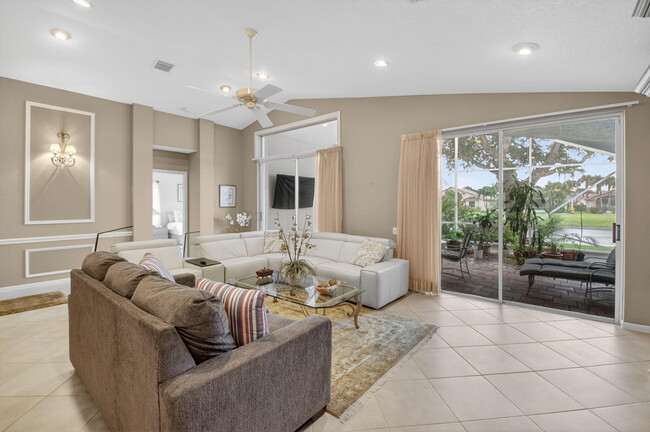 Building Photo - 5256 Glenville Dr