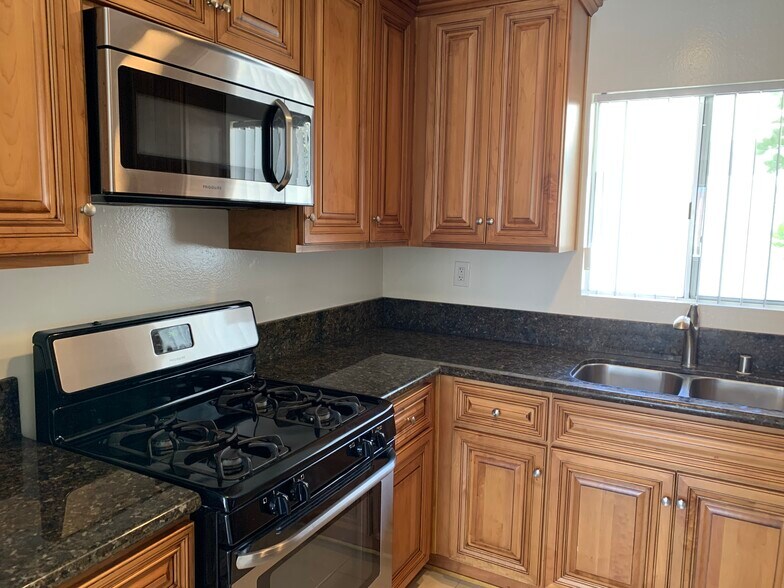 Building Photo - 4424 S Centinela Ave