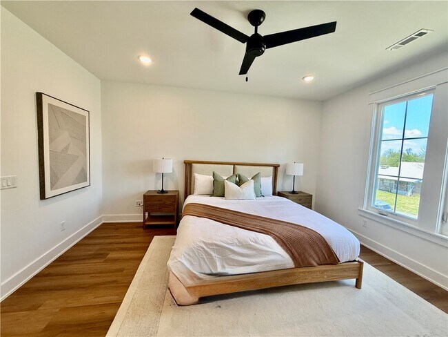 Building Photo - 825 NW 14th St