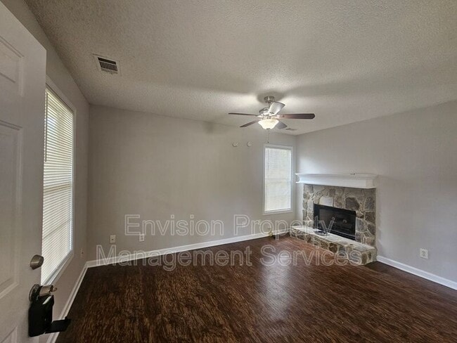 Building Photo - 1393 N Hampton Dr