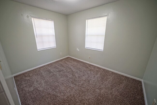 Building Photo - 2304 Hartsfield Ct