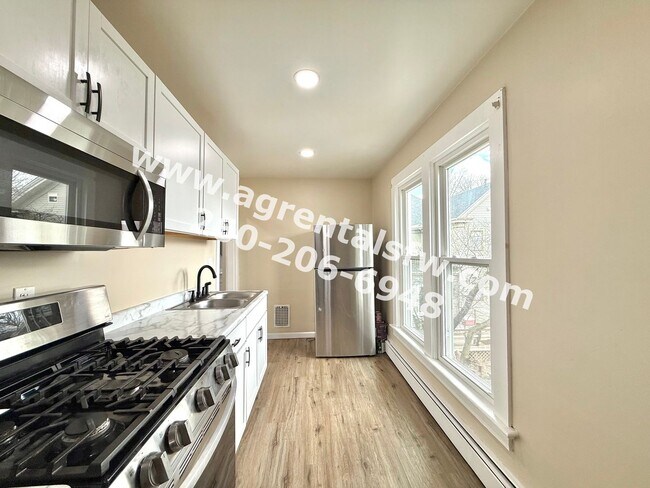 Building Photo - 1829 Broadway