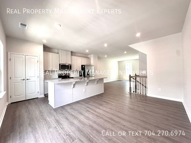 Building Photo - 1305 May Apple Dr