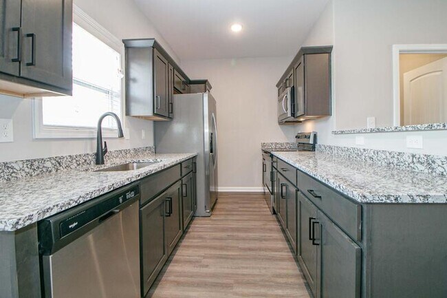 Building Photo - 1115-I2 Hillwood Dr