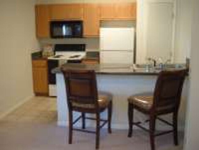 Building Photo - Country Club Apartments