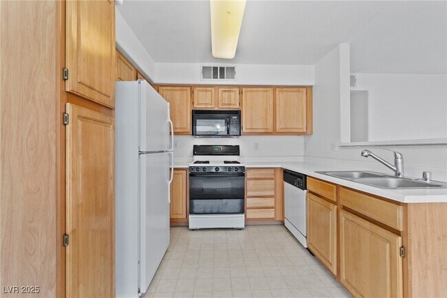 Building Photo - 5710 E Tropicana Ave