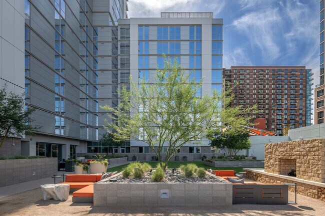 Building Photo - 222 E Jefferson St