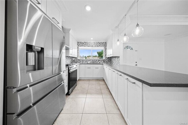 Building Photo - 10515 Valjean Ave