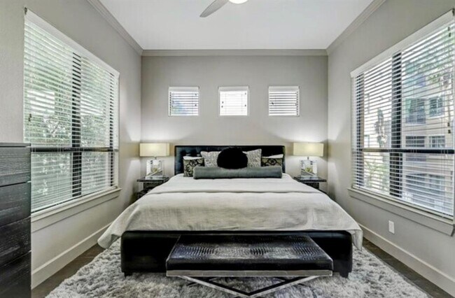 Building Photo - 1901 Post Oak Blvd