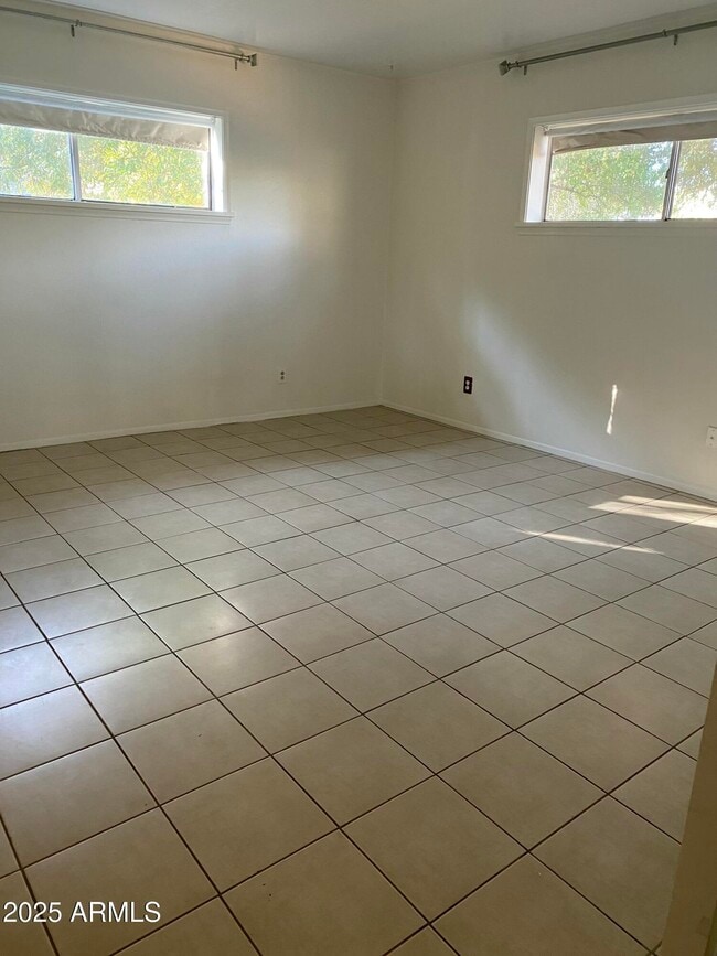 Building Photo - 318 W Georgia Ave