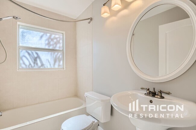 Building Photo - 330 Tinder Pl