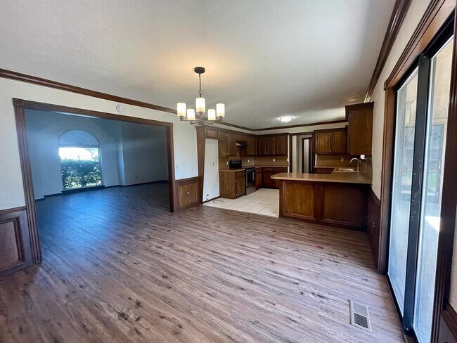 Building Photo - 2705 Clover Glen Dr