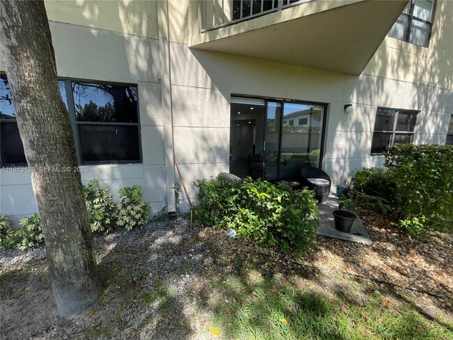 Building Photo - 8290 Lake Dr