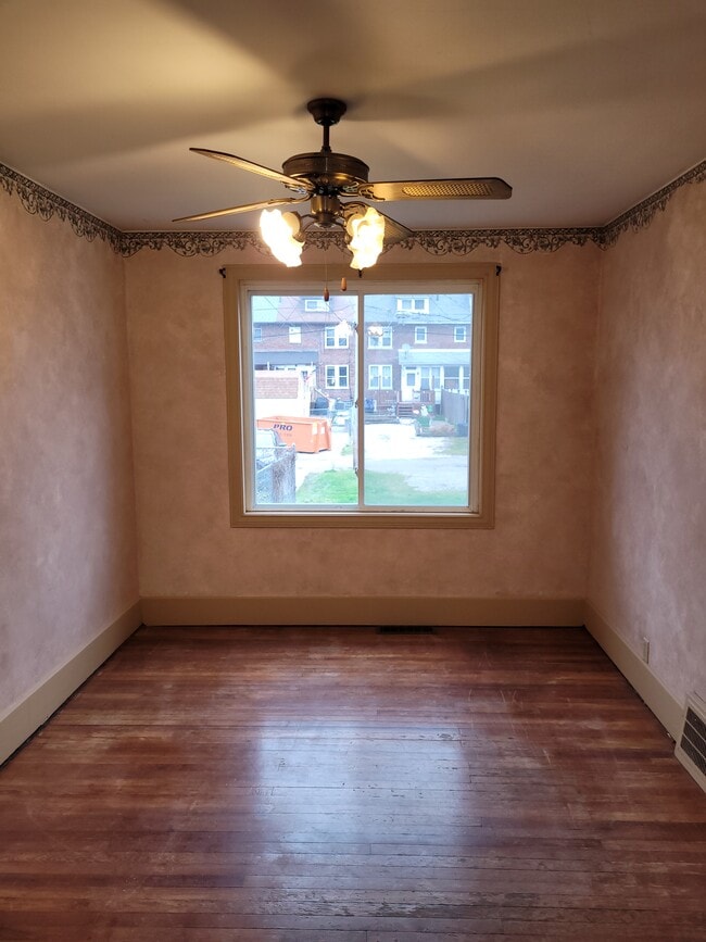 Building Photo - 857 Newton Ave