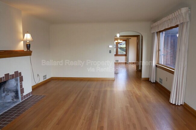 Building Photo - 1403 2nd Ave N