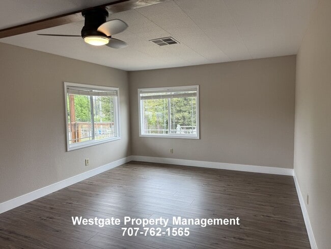 Building Photo - 965 Eastman Ln