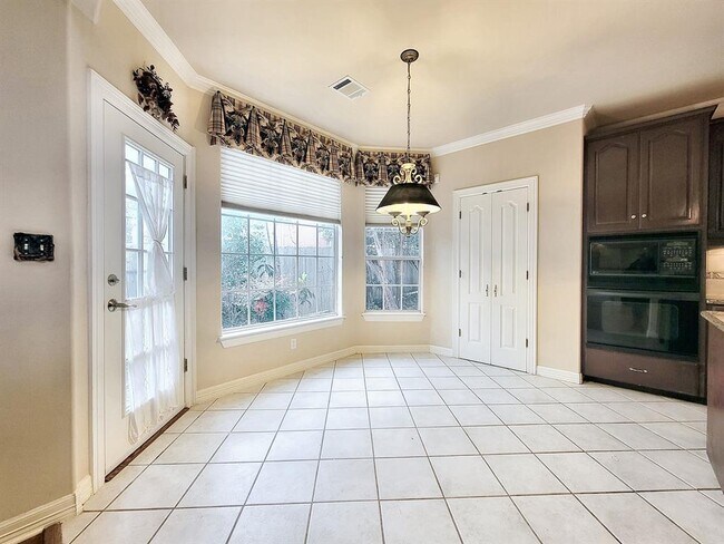 Building Photo - 10526 Grand Oak Cir