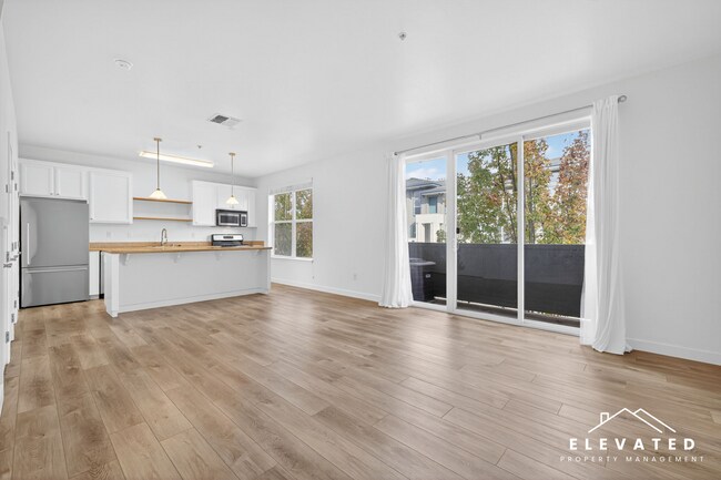 Building Photo - 905 Doubles Dr