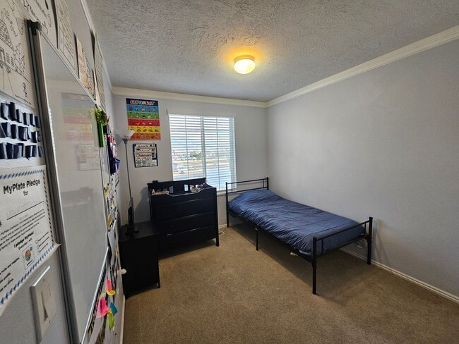 Building Photo - Spacious 4-Bed, 2-Bath Pet-Friendly Home with Central Air & 2-Car Garage! - Available NOW!