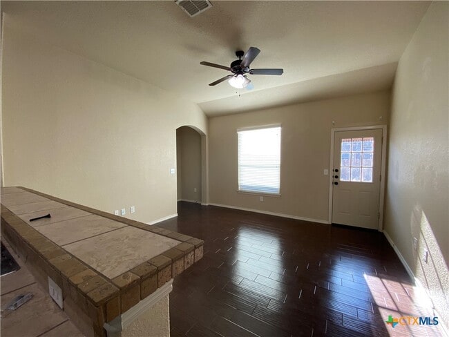 Building Photo - 688 Creekside Cir