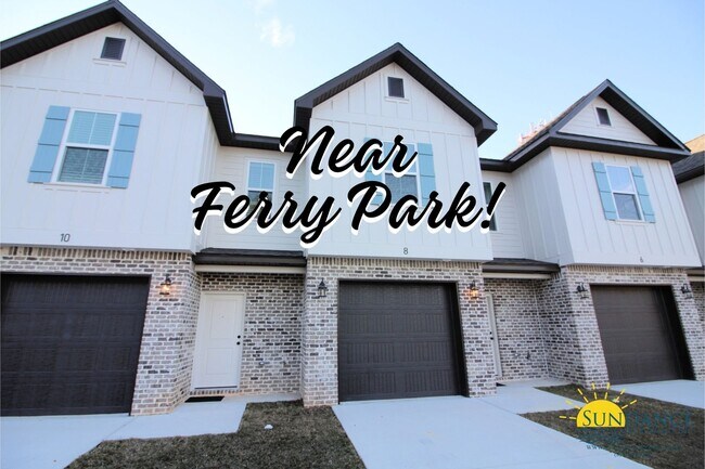 Building Photo - Gorgeous Townhome, near Ferry Park in Fort...