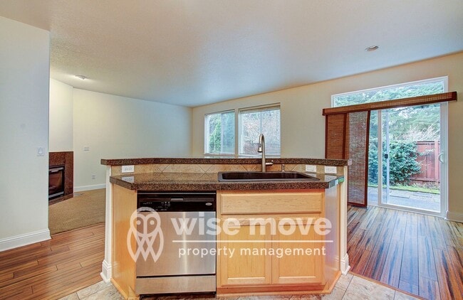 Building Photo - East Vancouver- Beautiful 5 bedroom