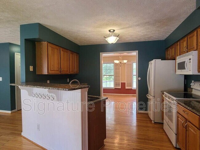 Building Photo - 10 Lockwood Dr
