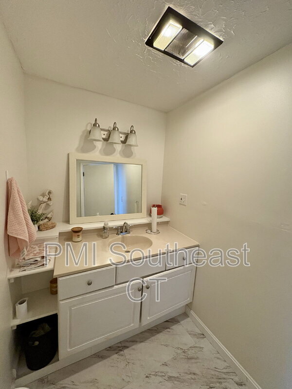 Building Photo - 223 Seneca Dr