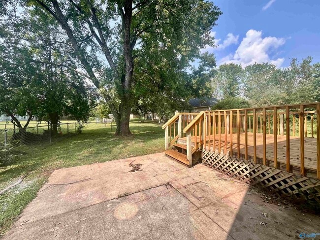 Building Photo - 102 Yellowwood Ct