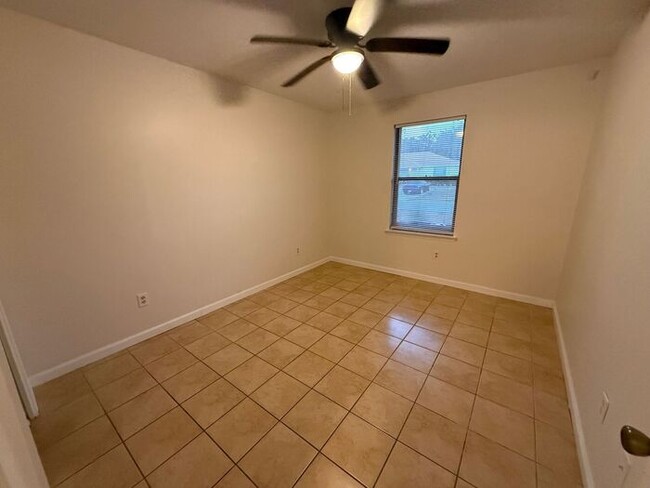 Building Photo - Gulf Breeze - Greenbriar Estates - 2 bedroom, 1 bathroom