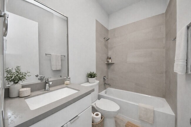 Building Photo - 608 Thornton Rd