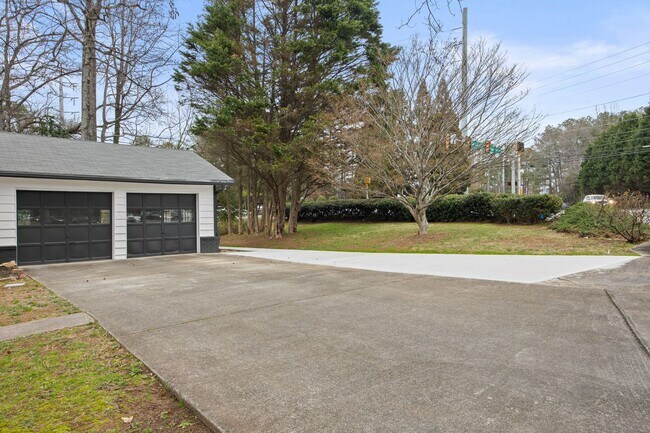 Building Photo - 3285 Marlanta Dr